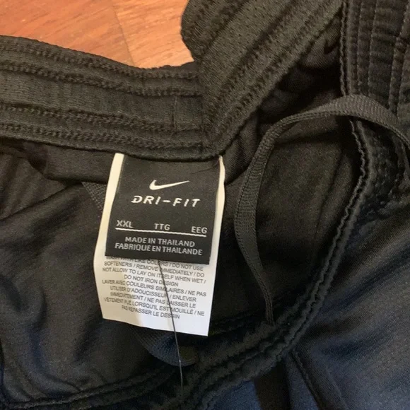 Nike shorts - Picture 3 of 5